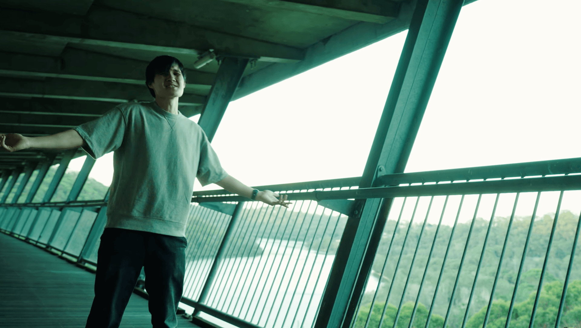 Daniel Chin on bridge